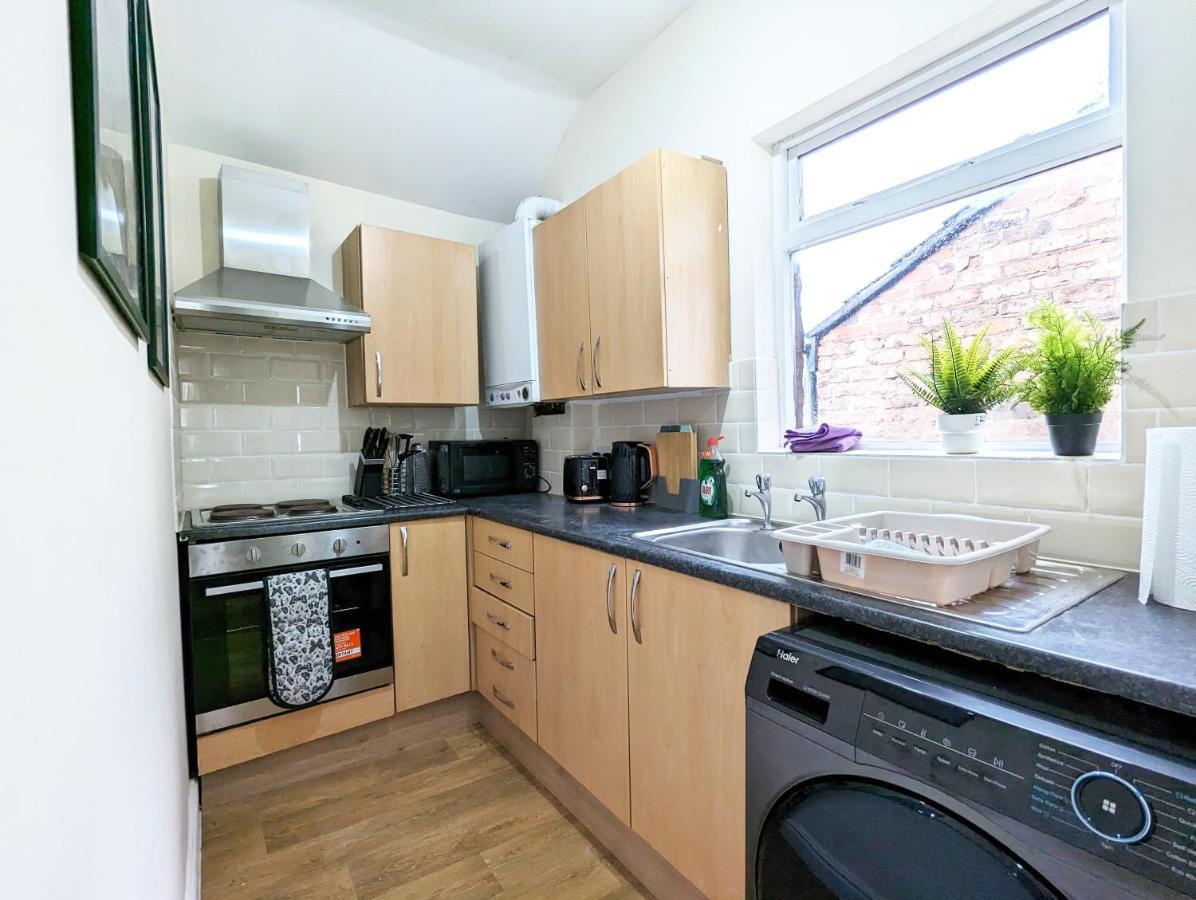 Guest Rooms In Anfiled Near Stadium, Free Parking Liverpool Exterior foto